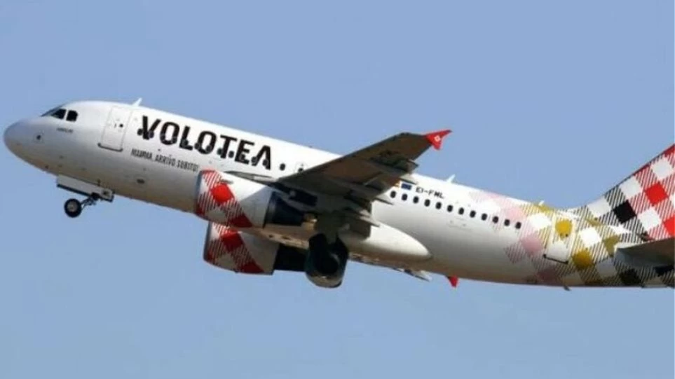 Απίστευτη ταλαιπωρία για τους επιβάτες της Volotea: Ακύρωσαν την πτήση και τους έστειλαν στην Αθήνα… με το πλοίο